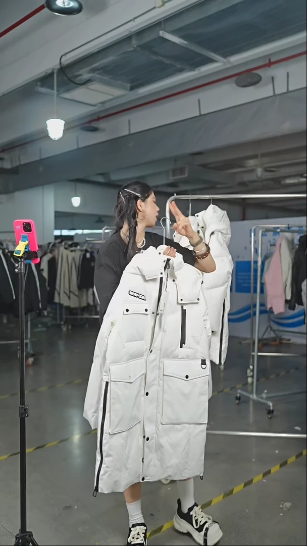KYBY     羽绒服 M码  037