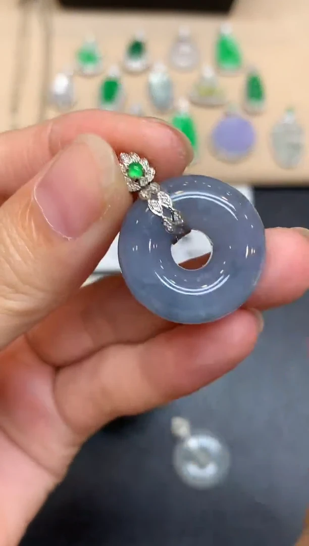 颈饰18K金镶嵌翡翠甜甜圈【无服务费