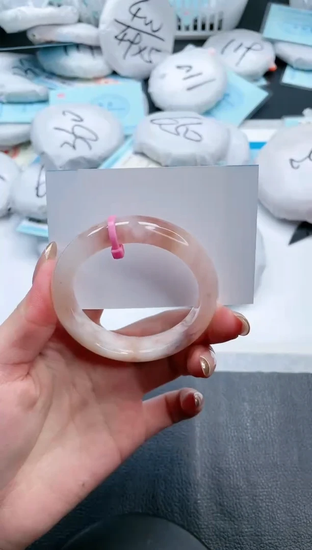 【闪购商品】石英质玉手镯未镶嵌20V406-52