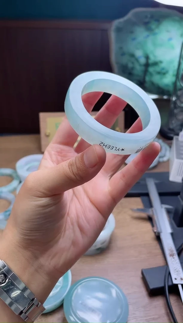 未镶嵌手镯定制翡翠小*色定制