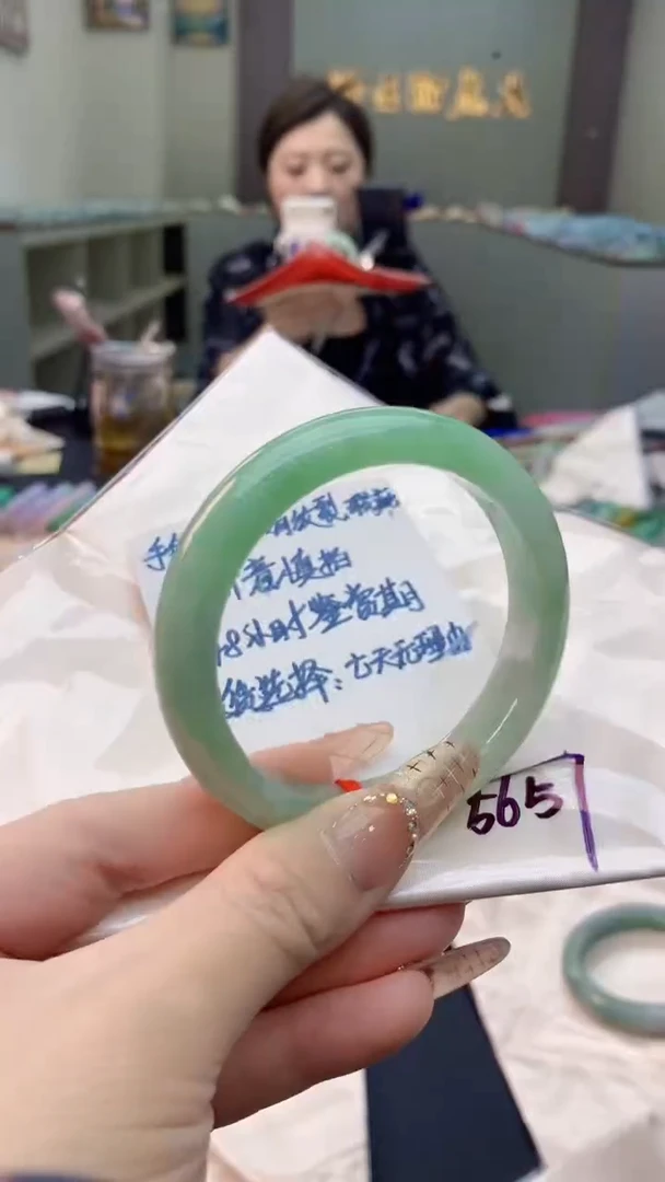 未镶嵌手镯翡翠0684833379