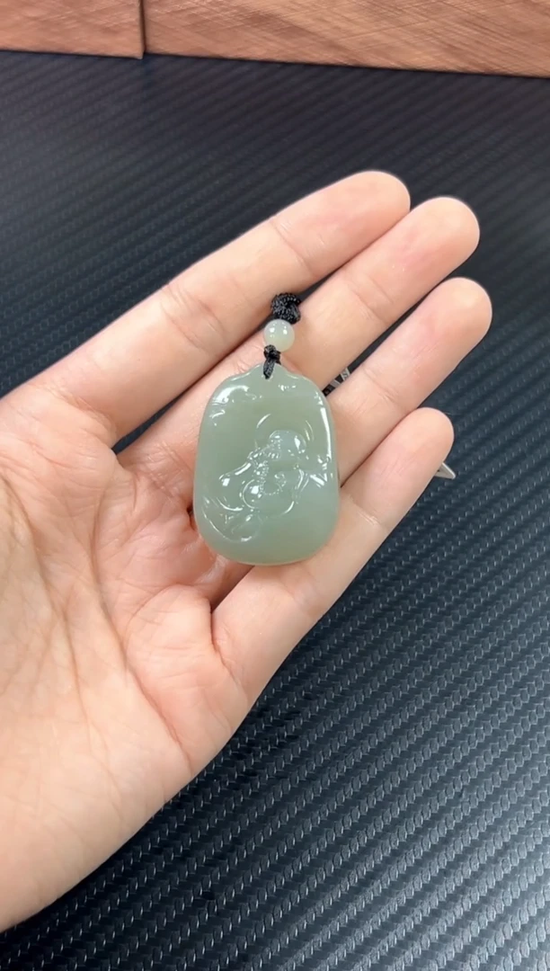 吊坠(赠链)未镶嵌和田玉且末微色差近矿j