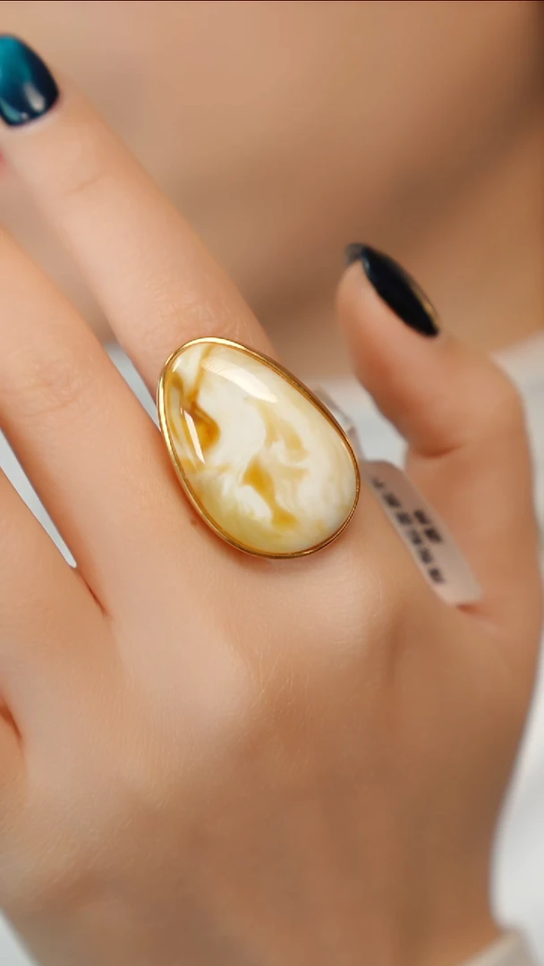 银S925镶嵌蜜蜡戒指漆白拉丝溶洞戒指