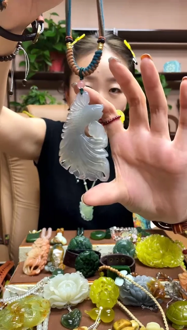 未镶嵌岫玉吊坠·