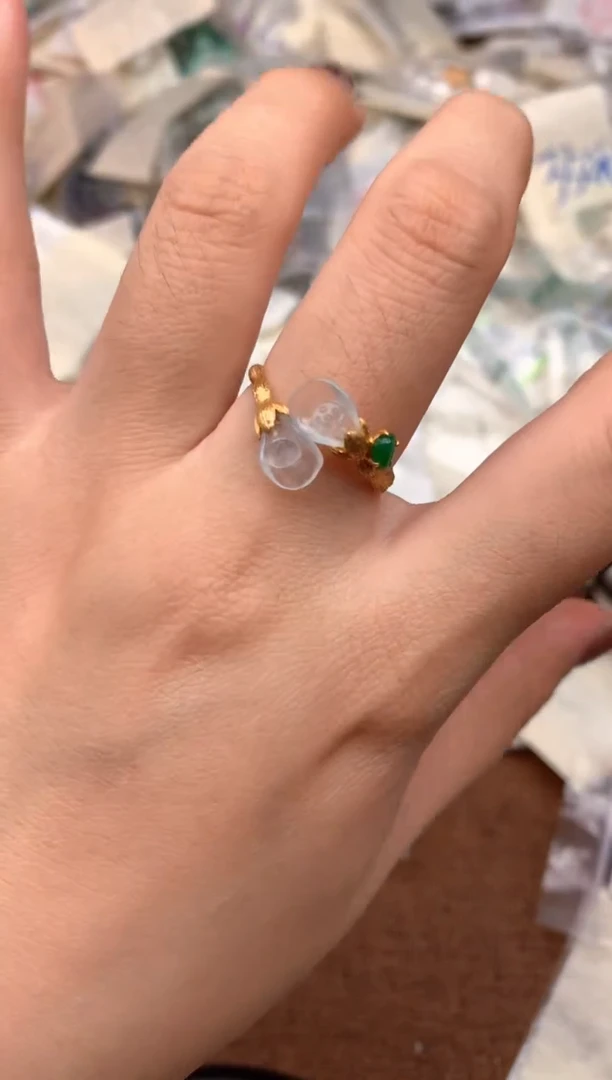 18K金镶嵌挂件翡翠—