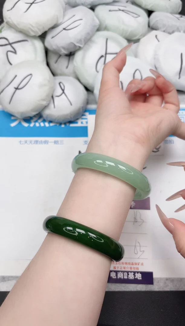 未镶嵌手镯石英质玉163-63