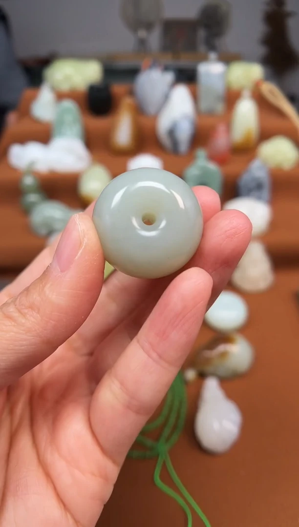 颈饰未镶嵌和田玉平安扣