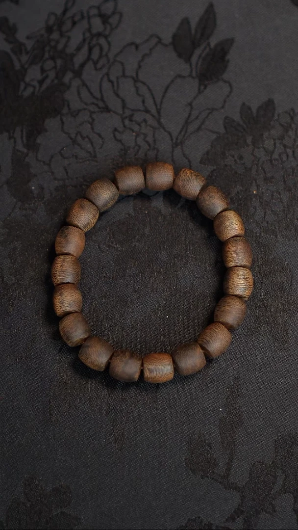 沉香手串（限购一单13.6克清仓）99沉海南莺歌绿奇楠卡10鼓珠单圈