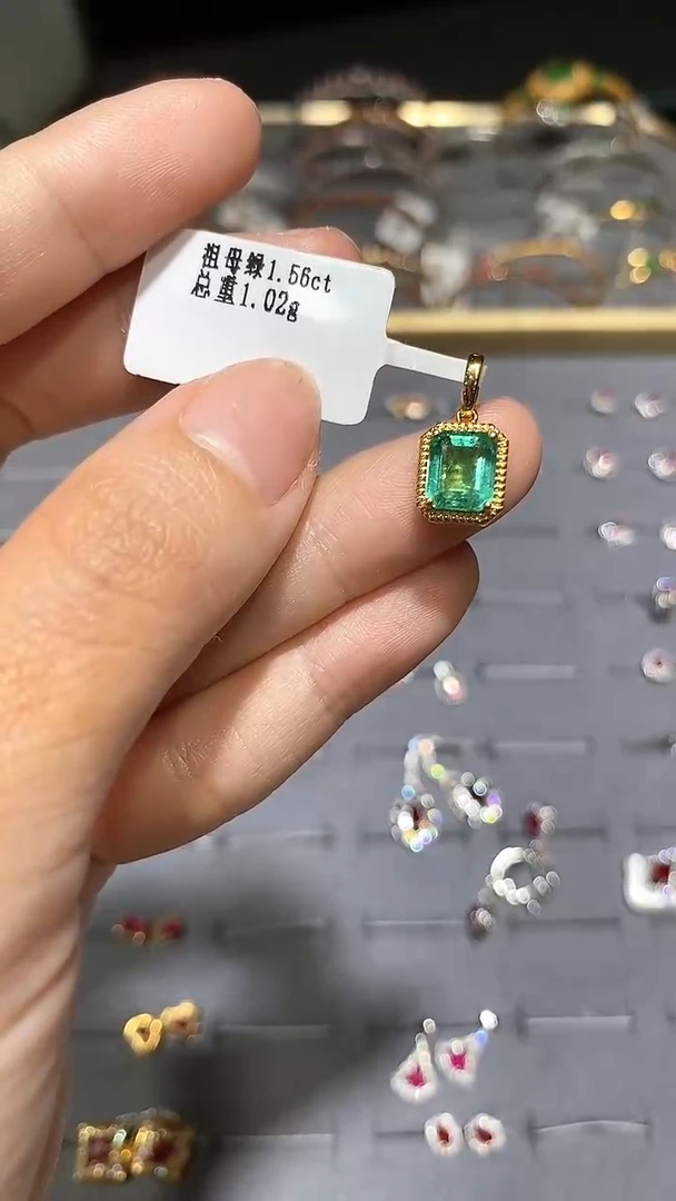 吊坠(不含链)18K金镶嵌祖母绿