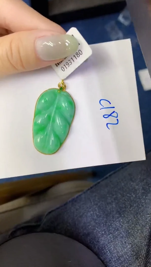 翡翠18K金镶嵌颈饰缅甸天然翡翠A货