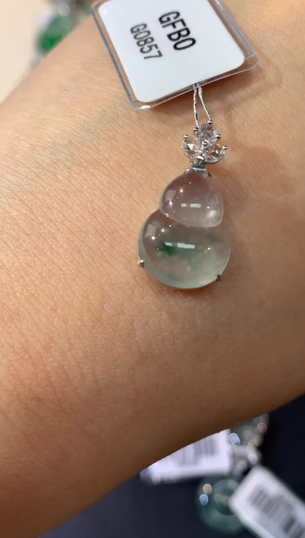 吊坠(不含链)18K金镶嵌翡翠W86|12800