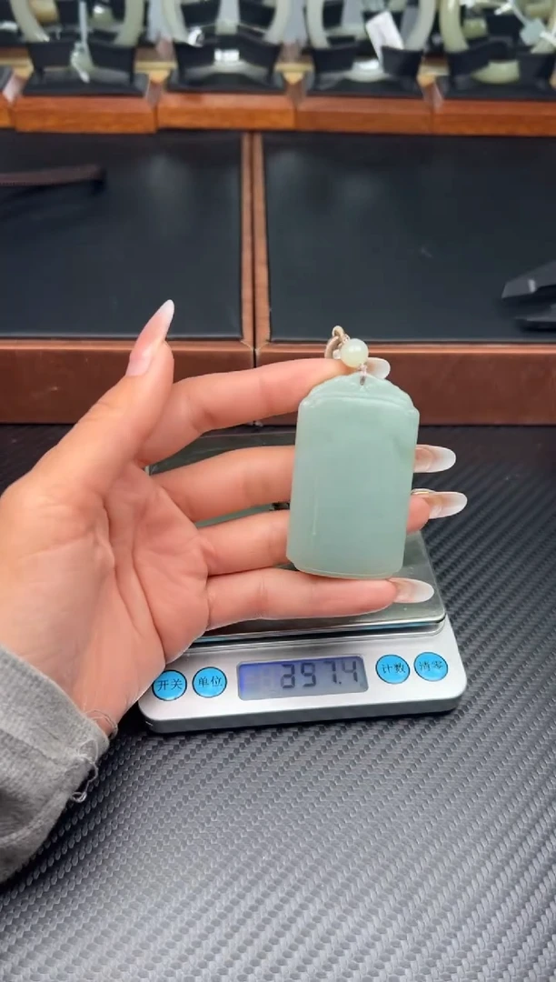 吊坠(赠链)未镶嵌和田玉且末微色差近矿吊坠