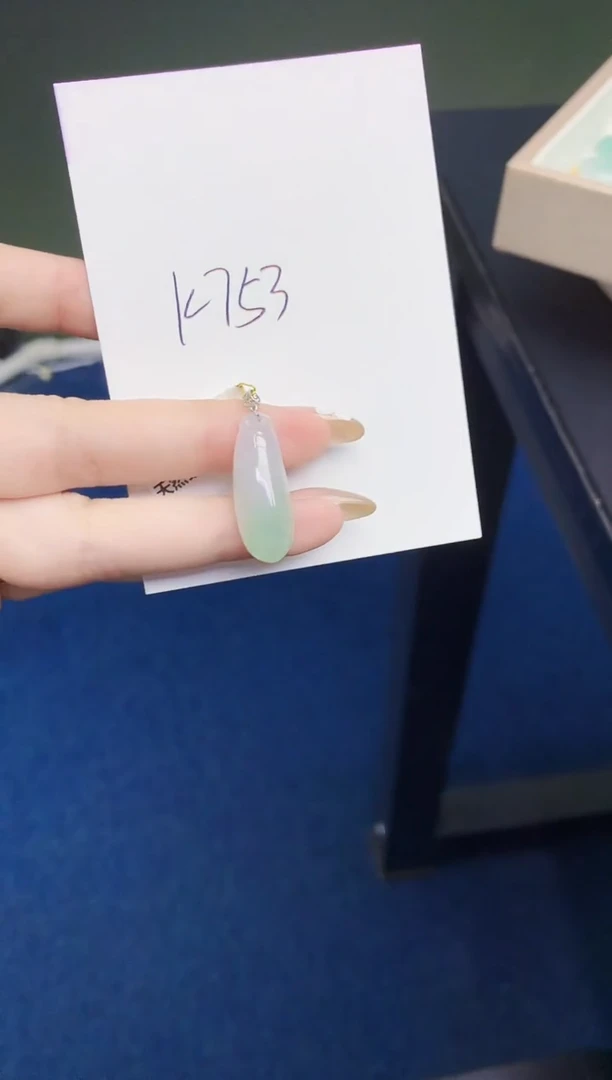 翡翠18K金镶嵌颈饰天然缅甸A货翡翠