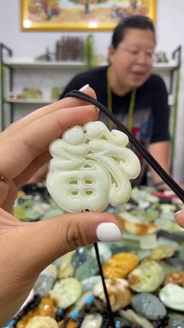 岫玉未镶嵌吊坠