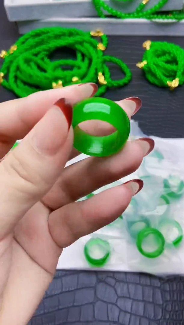 14K金镶嵌翡翠耳饰大号戒圈不指定尺寸 随机发