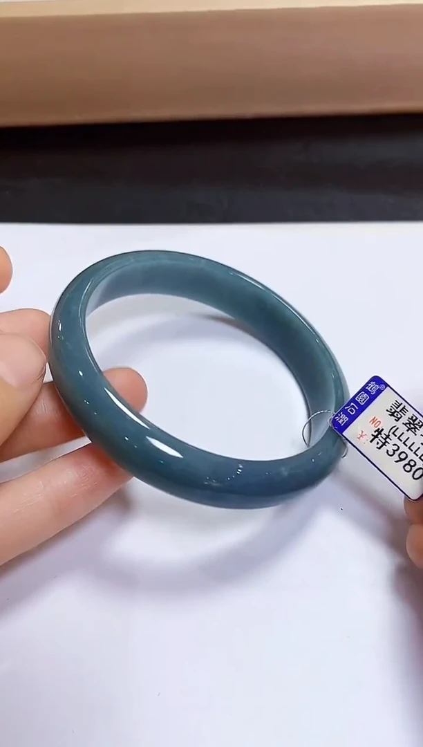 颈饰未镶嵌翡翠手镯60