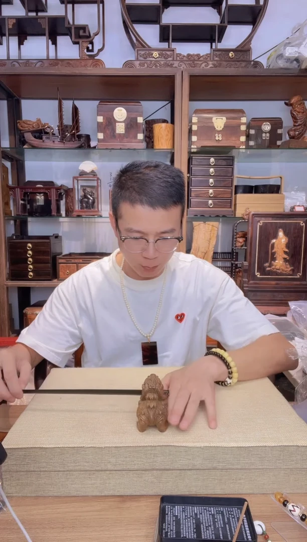 乌木类书架640绿檀羊角火焰貔貅摆件