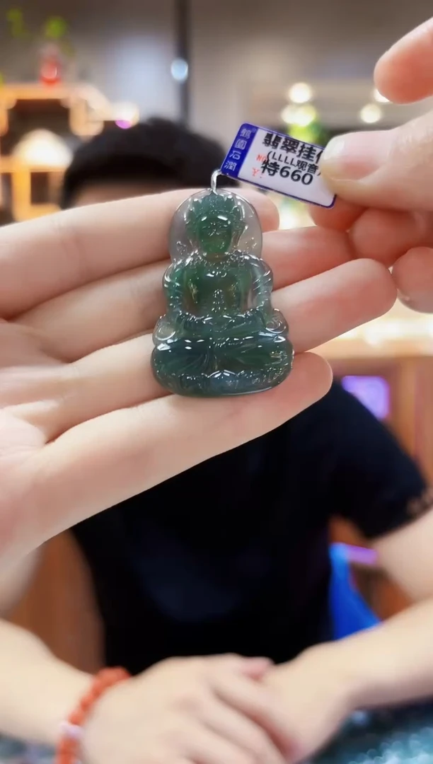 翡翠未镶嵌颈饰观音