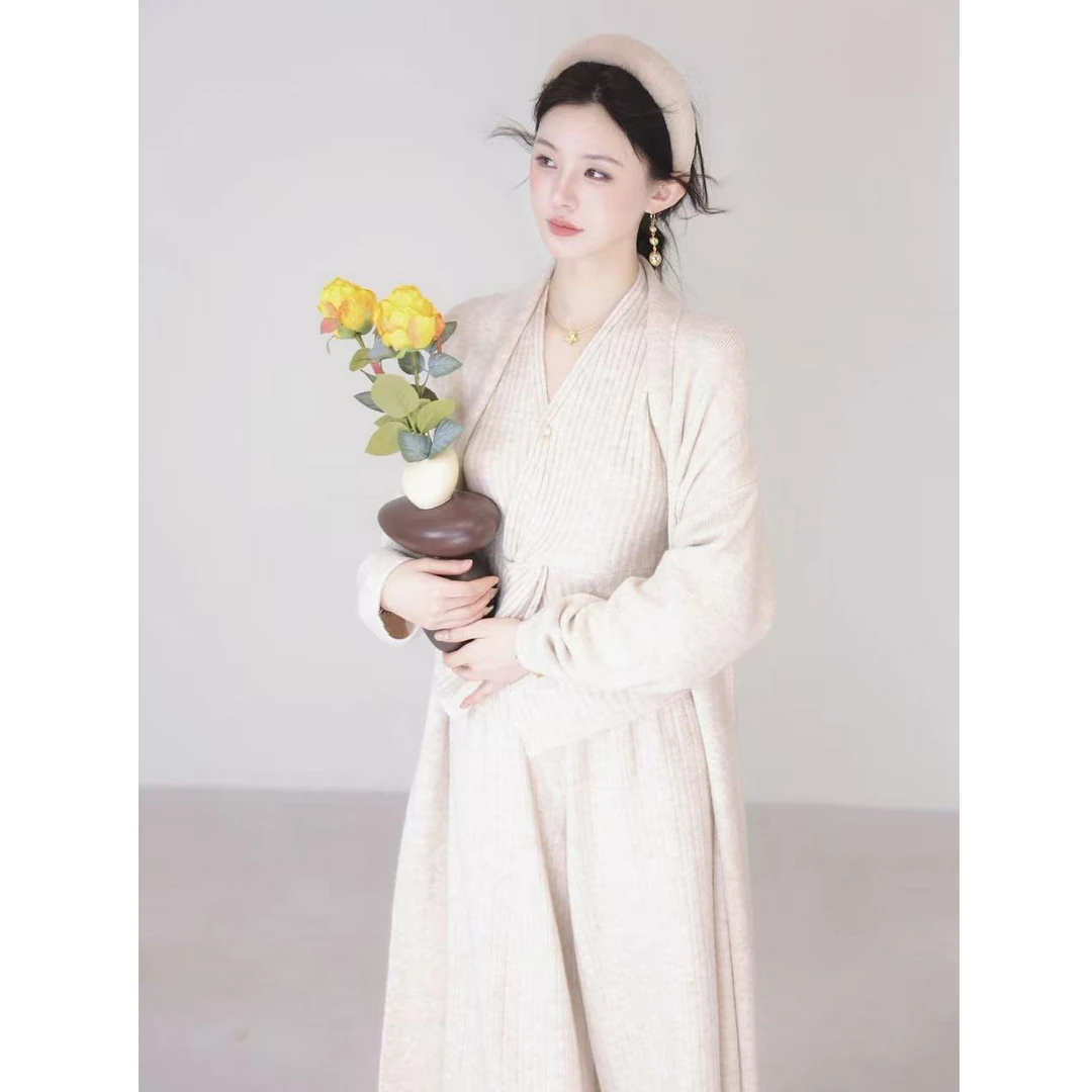 早秋 针织 美静燕麦色套装XMZH10002