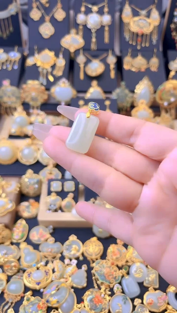 和田玉银S925镀金镶嵌颈饰祥云无事牌吊坠