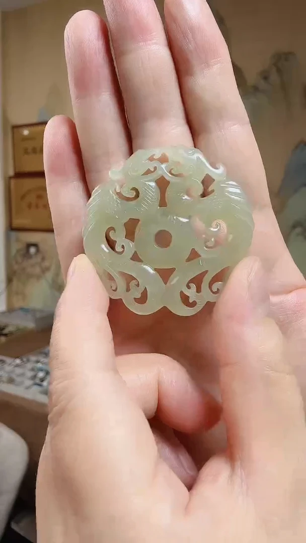 和田玉未镶嵌颈饰.