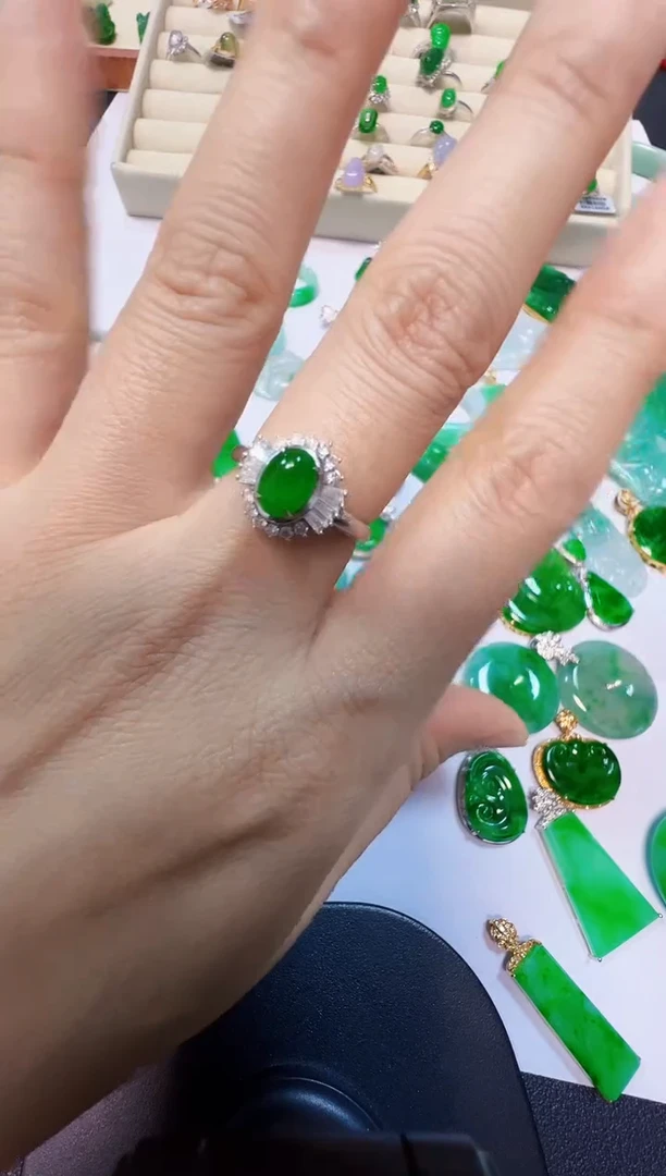 18K金镶嵌戒指翡翠6800