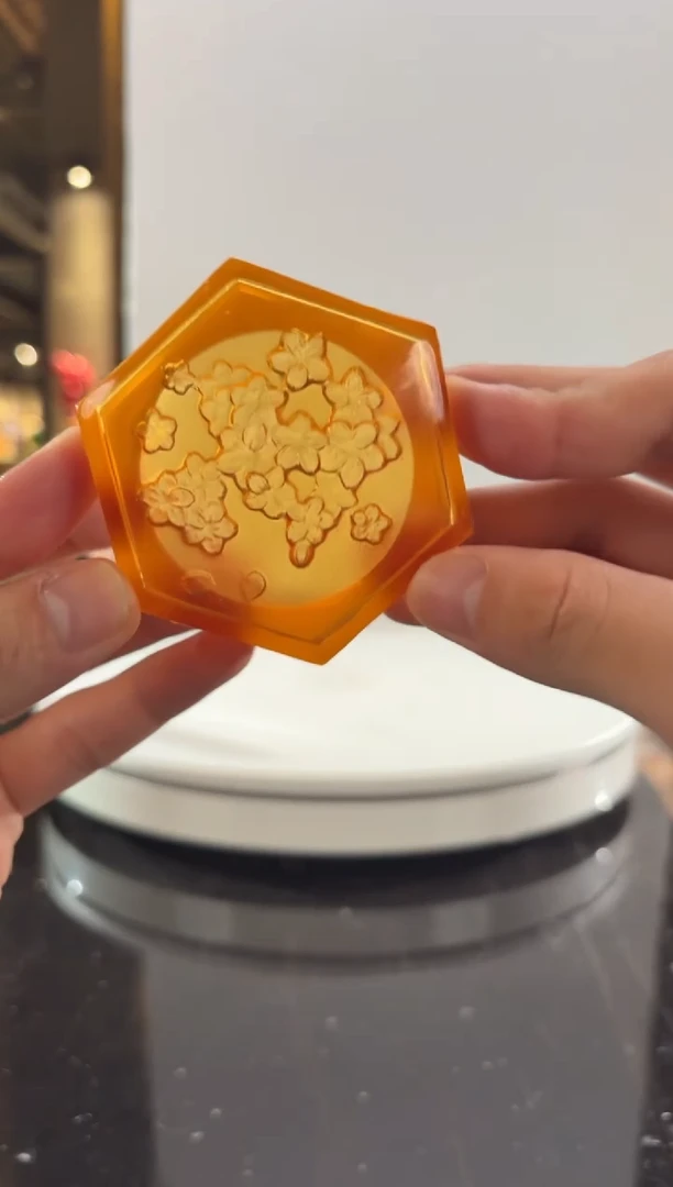 摆件琥珀金六角墨盒