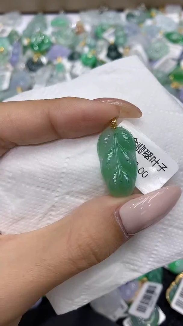 颈饰18K金镶嵌翡翠111111111111