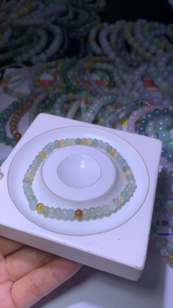 翡翠未镶嵌颈饰米**?MXX029524