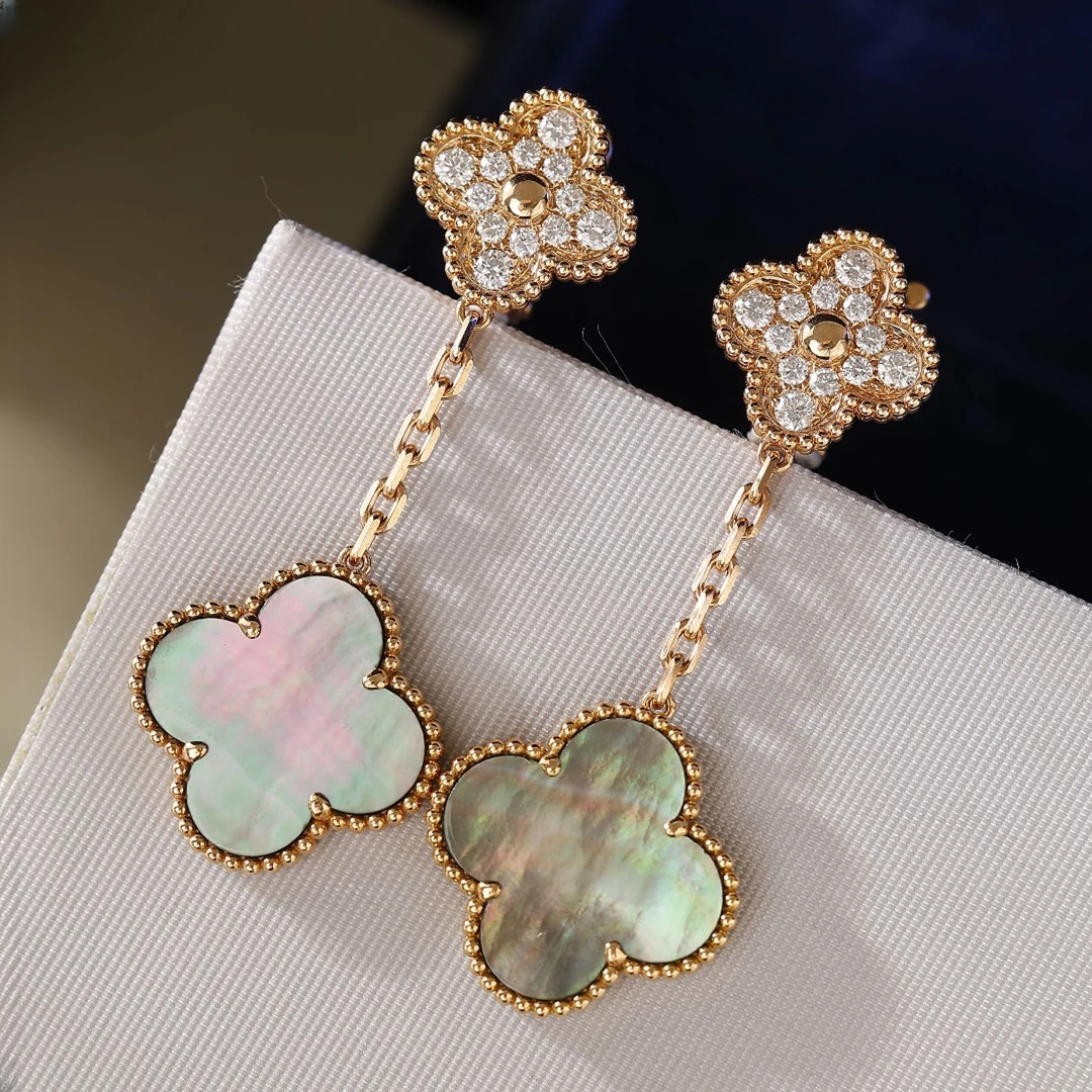 18K金隔钻灰色四叶草耳饰 RZ (定制品质48小时鉴赏期)