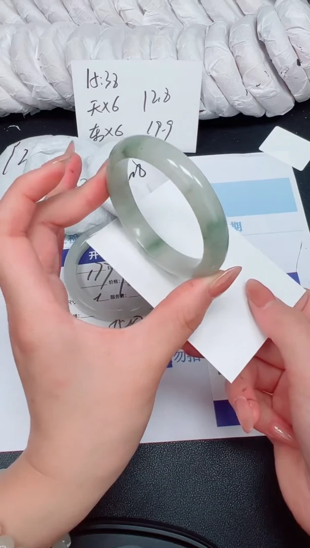 未镶嵌手镯石英质玉178-53.6