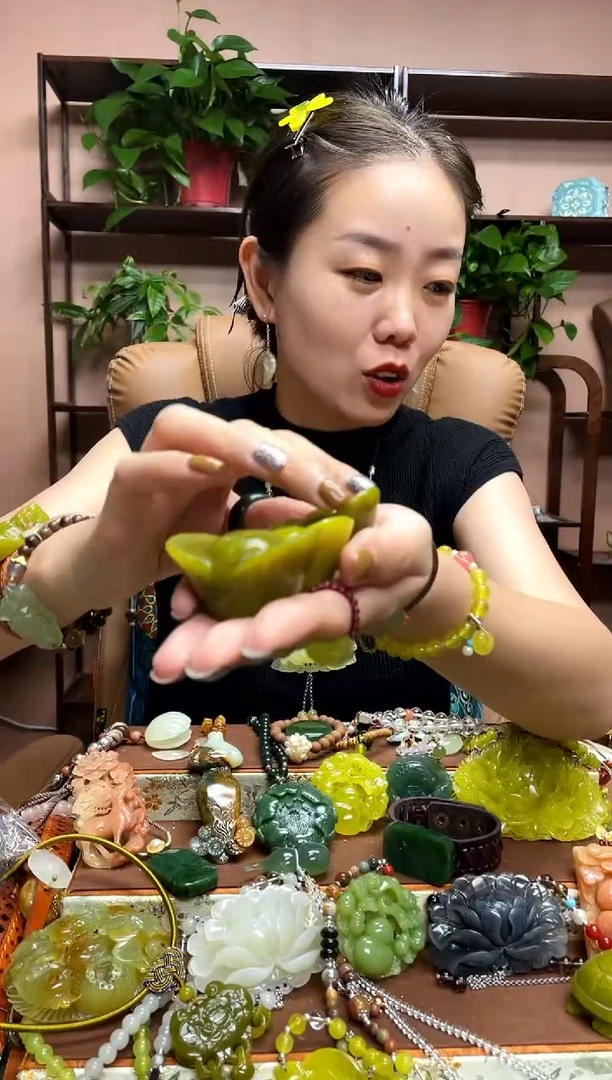 未镶嵌岫玉吊坠多样性发货发其中之一