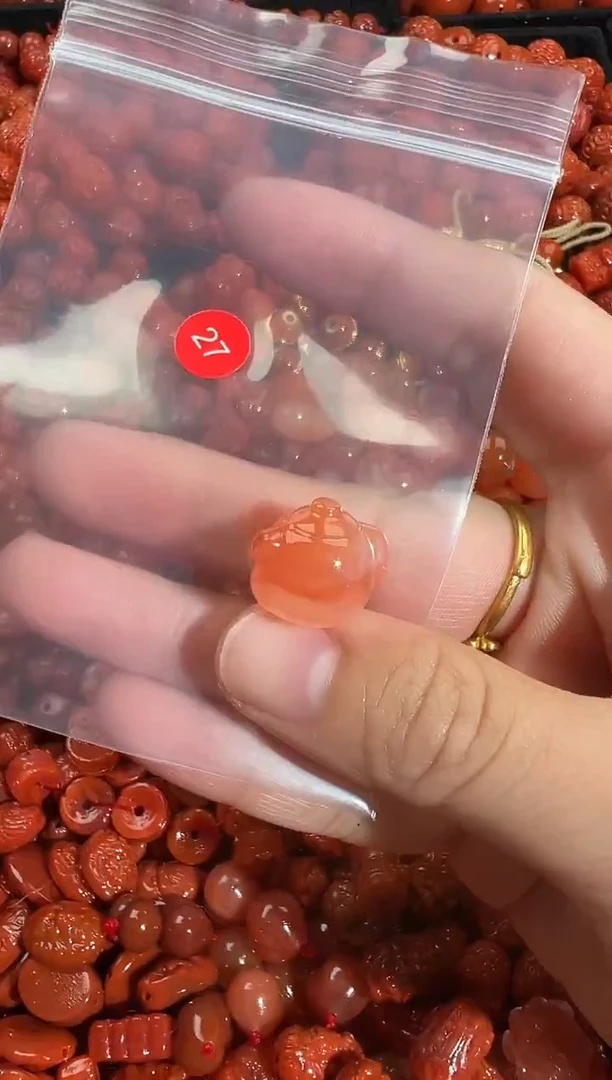 颈饰未镶嵌南红玛瑙1