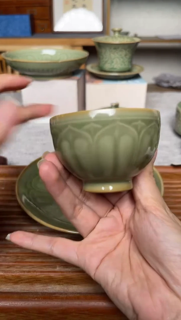其他耀州窑橄榄绿禅定莲瓣杯