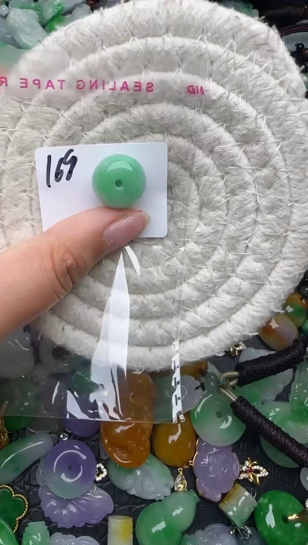 颈饰未镶嵌翡翠缅甸翡翠吊坠