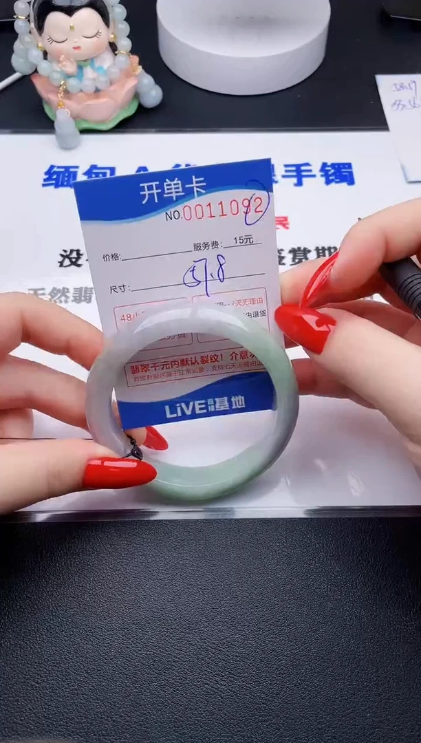 翡翠手镯未镶嵌92拍哪个图片就是发哪个