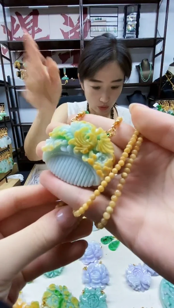 颈饰未镶嵌翡翠吊坠