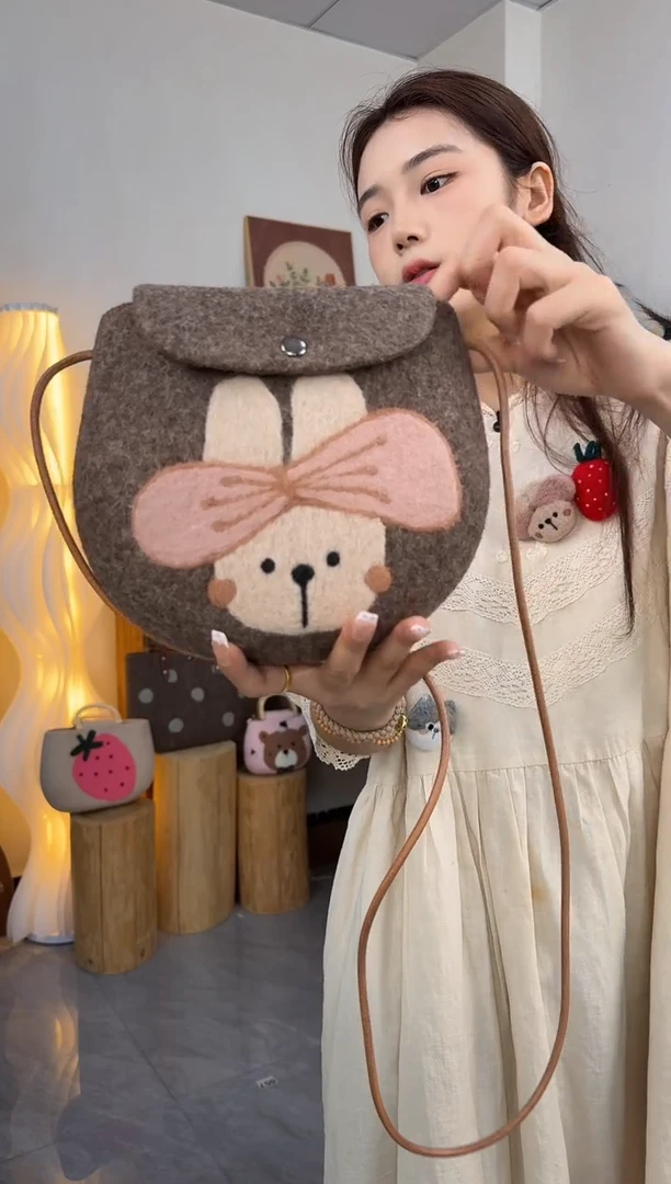 羊毛非遗纯手工 羊毛毡包包