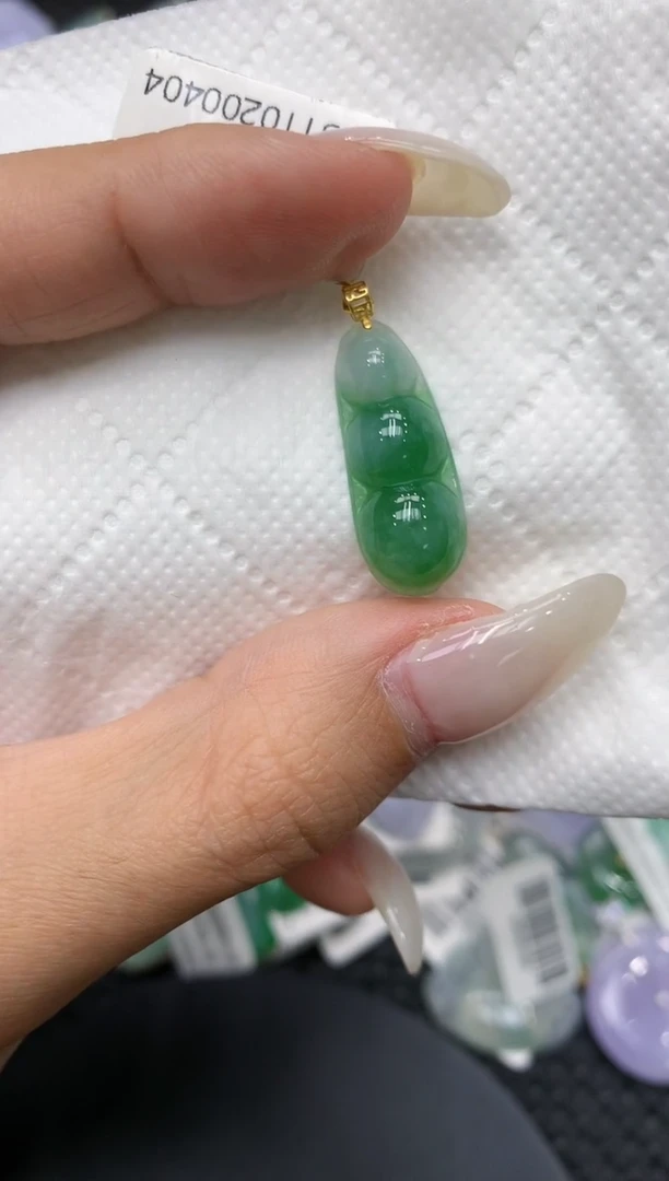 颈饰18K金镶嵌翡翠1111111111
