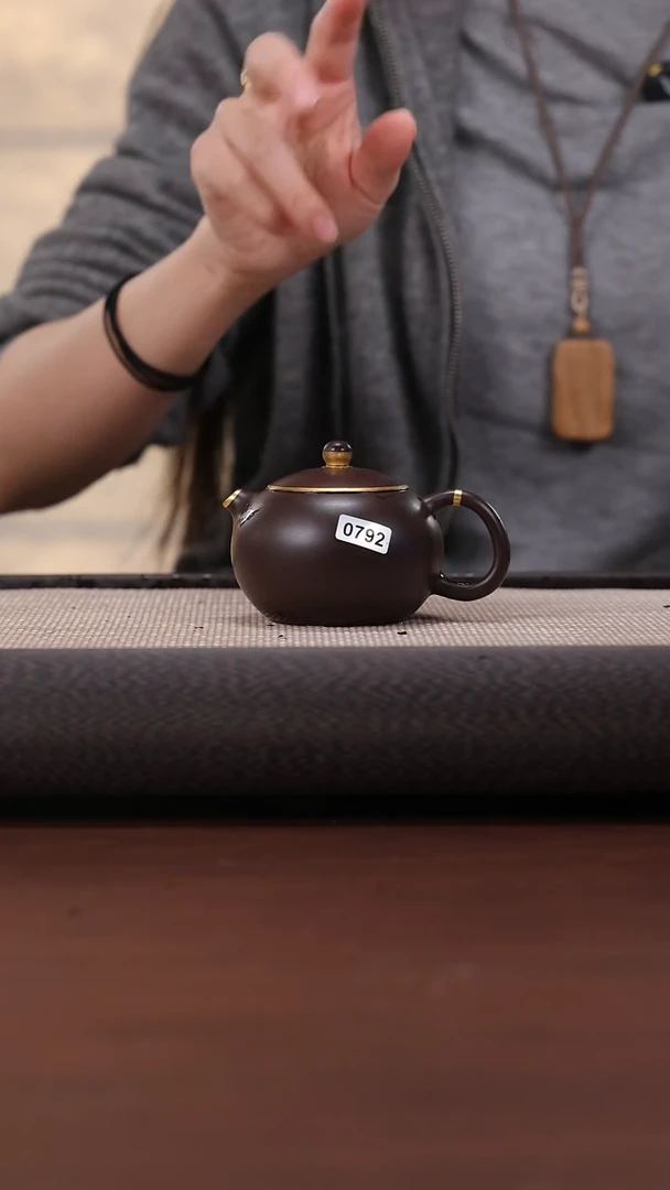 【闪购商品】紫砂茶壶792 紫茄泥 描金 西施 130cc