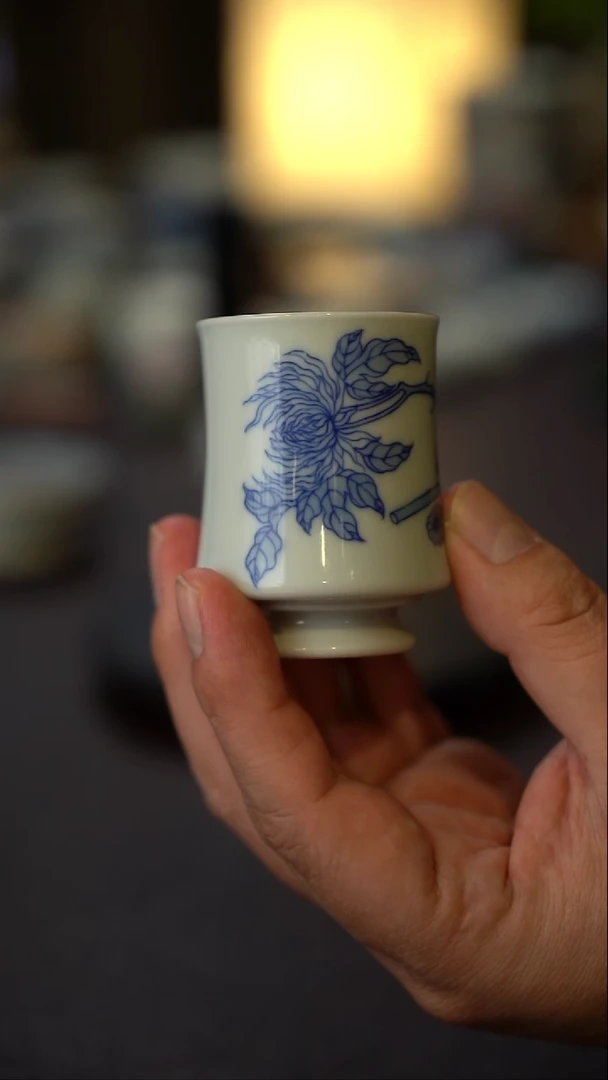 全手绘青花陶瓷花卉闻香杯