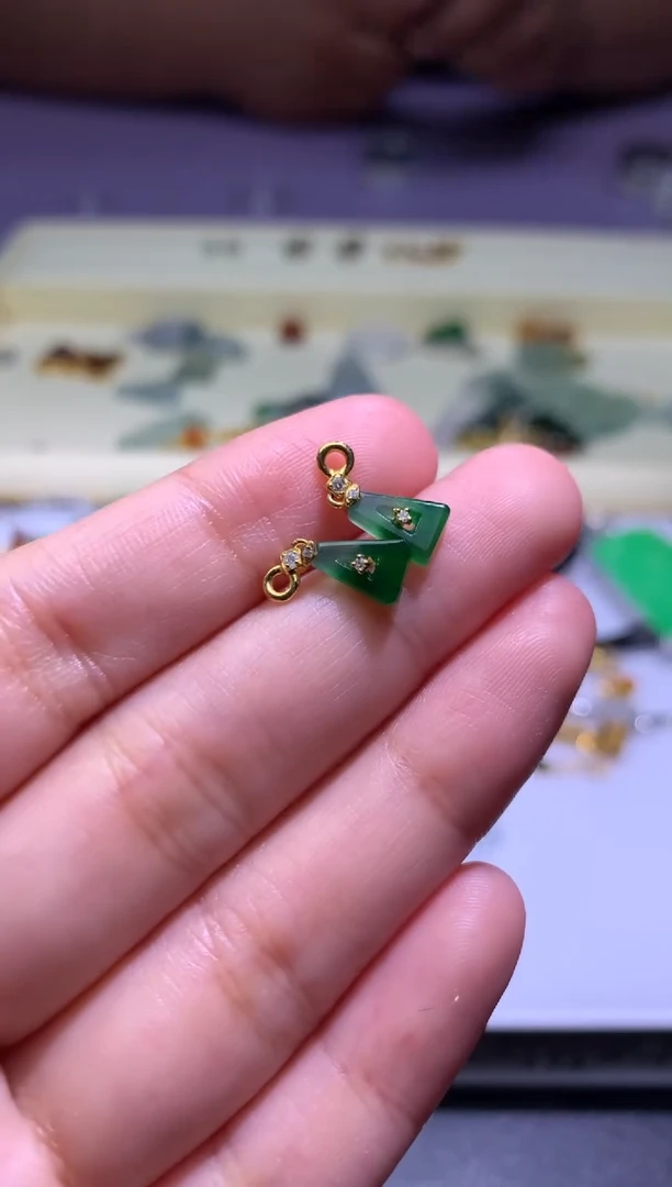 【闪购商品】翡翠吊坠(不含链)18K金镶嵌净货