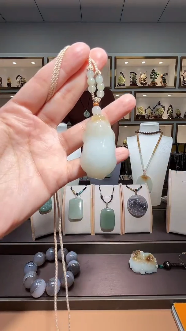 和田玉未镶嵌颈饰苏