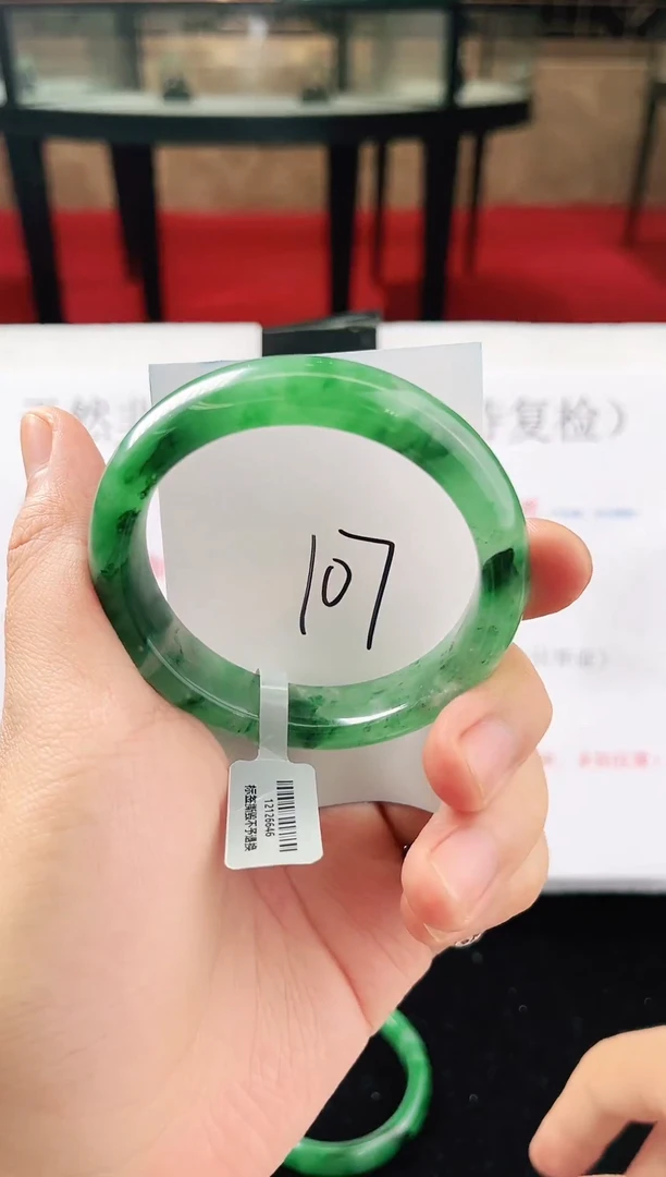 未镶嵌手镯石英质玉（非洲翠）微瑕一经发货运费不退介意勿拍