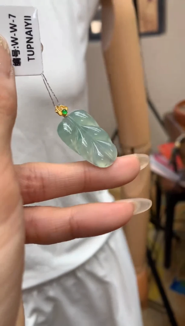 【闪购商品】翡翠颈饰18K金镶嵌叶子