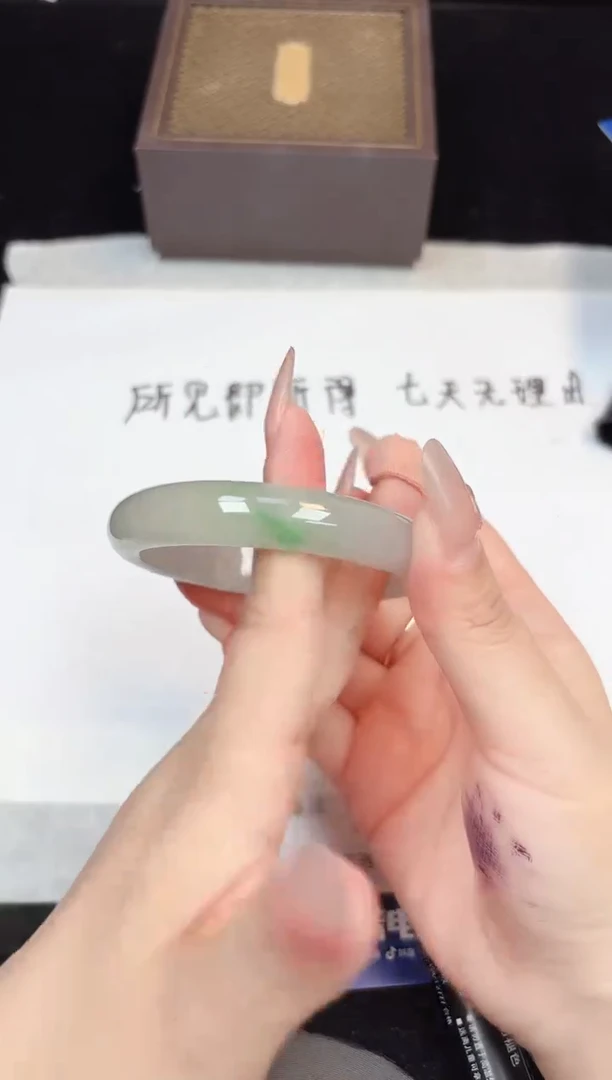 翡翠手镯未镶嵌89