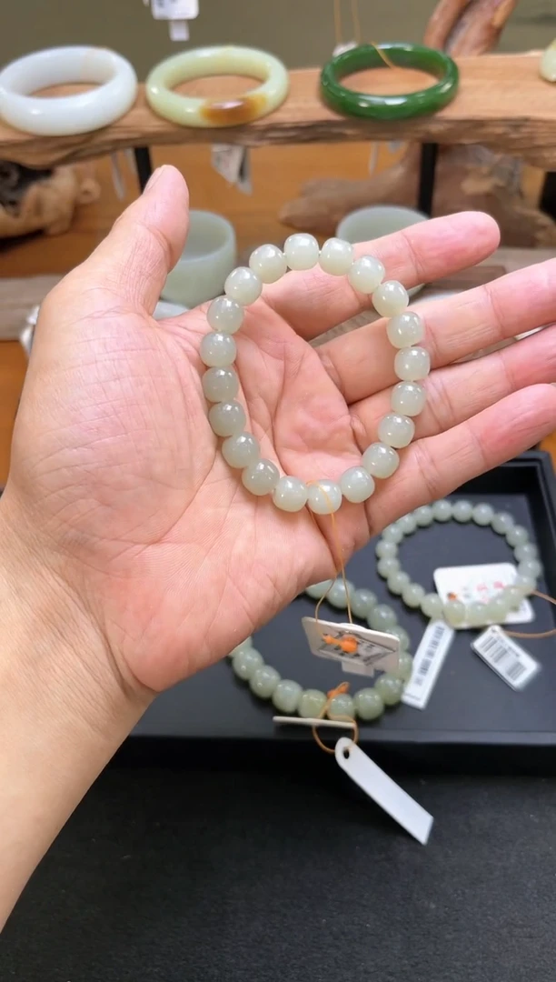 未镶嵌手串和田玉卡10且末青白老型9010789