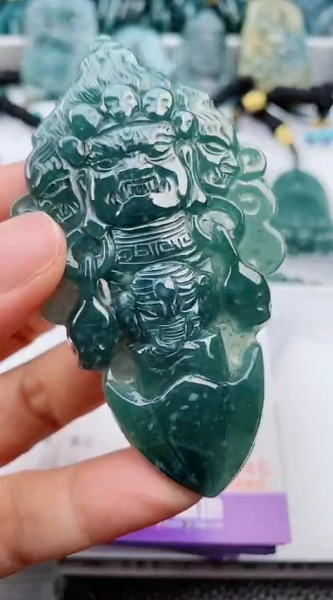 翡翠未镶嵌颈饰