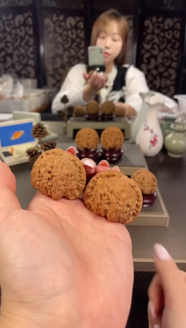 【闪购商品】文玩核桃把件白狮子44尺-1