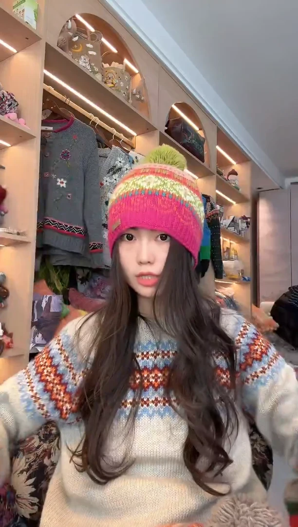 羊毛火龙果色单球帽